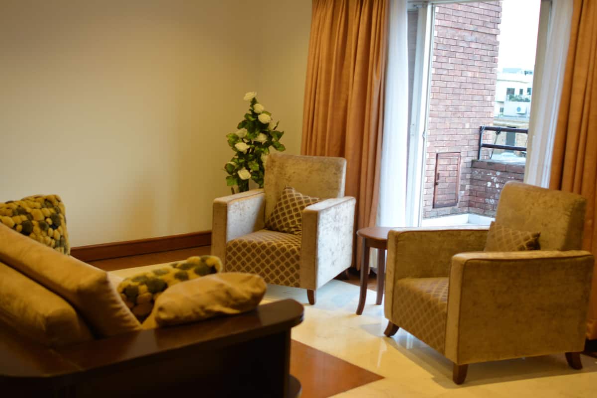 Luxury Studio Suite | Living area