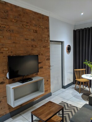 Apartment | Television - Junction 502 Apartments (Pretoria)