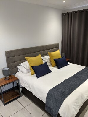 Apartment | 1 bedroom, in-room safe, desk, iron/ironing board