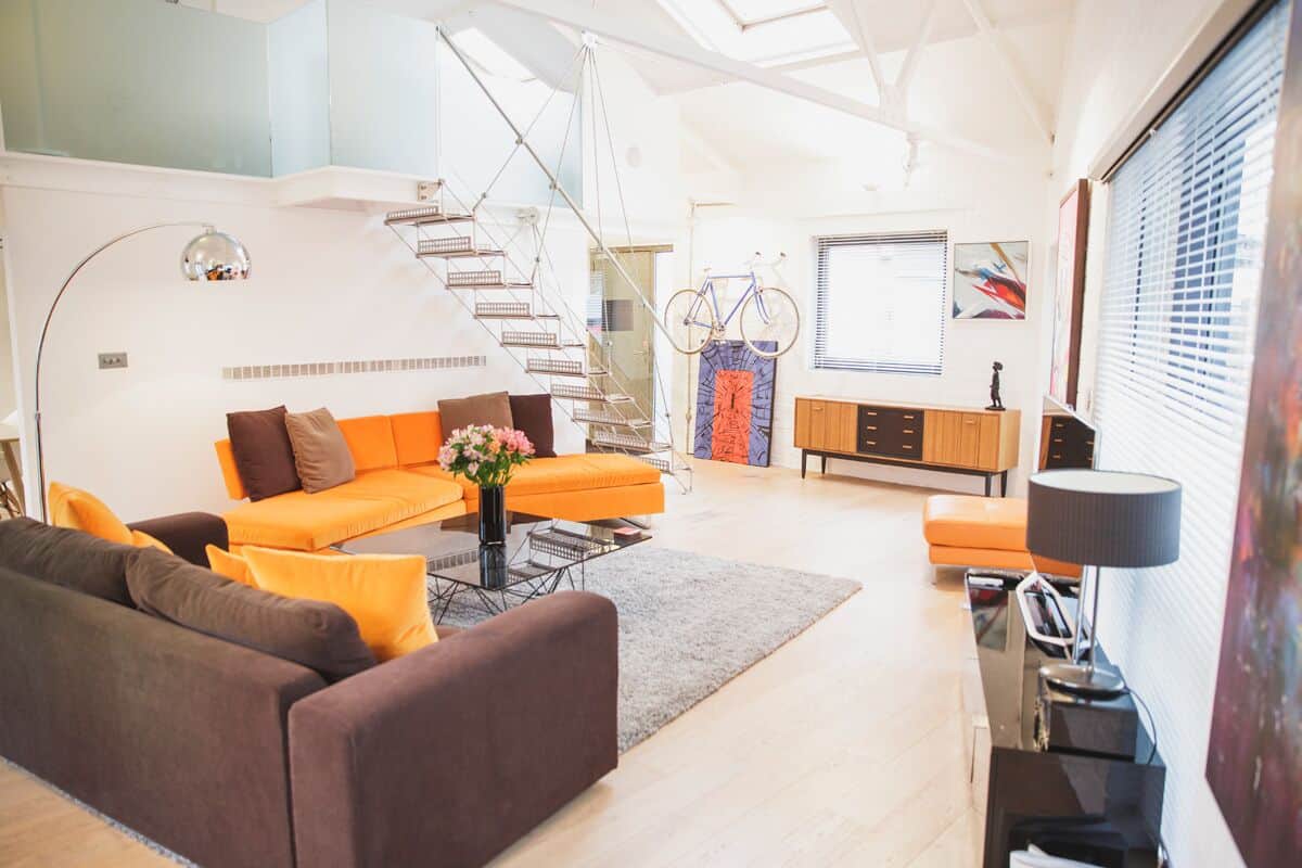 Super Deluxe Two Bedroom Loft Apartment (The While Loft) | Coin séjour