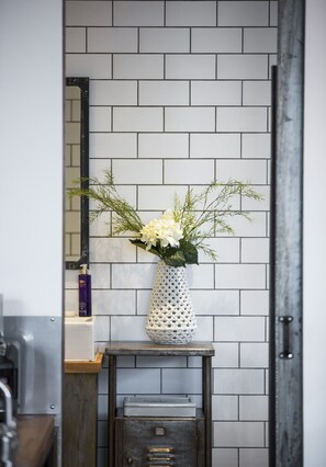 Bathroom - Paintworks Apartments (Bristol)