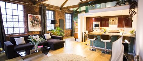 Luxury Apartment, 2 Bedrooms (The Brick Loft) | Living room