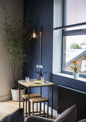 Deluxe Apartment, 1 Bedroom, Balcony (River Loft) | In-room dining