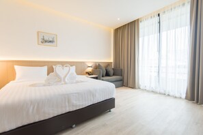 Superior Double Room | In-room safe, desk, blackout drapes, soundproofing - Madison Bangkok (Bangkok)