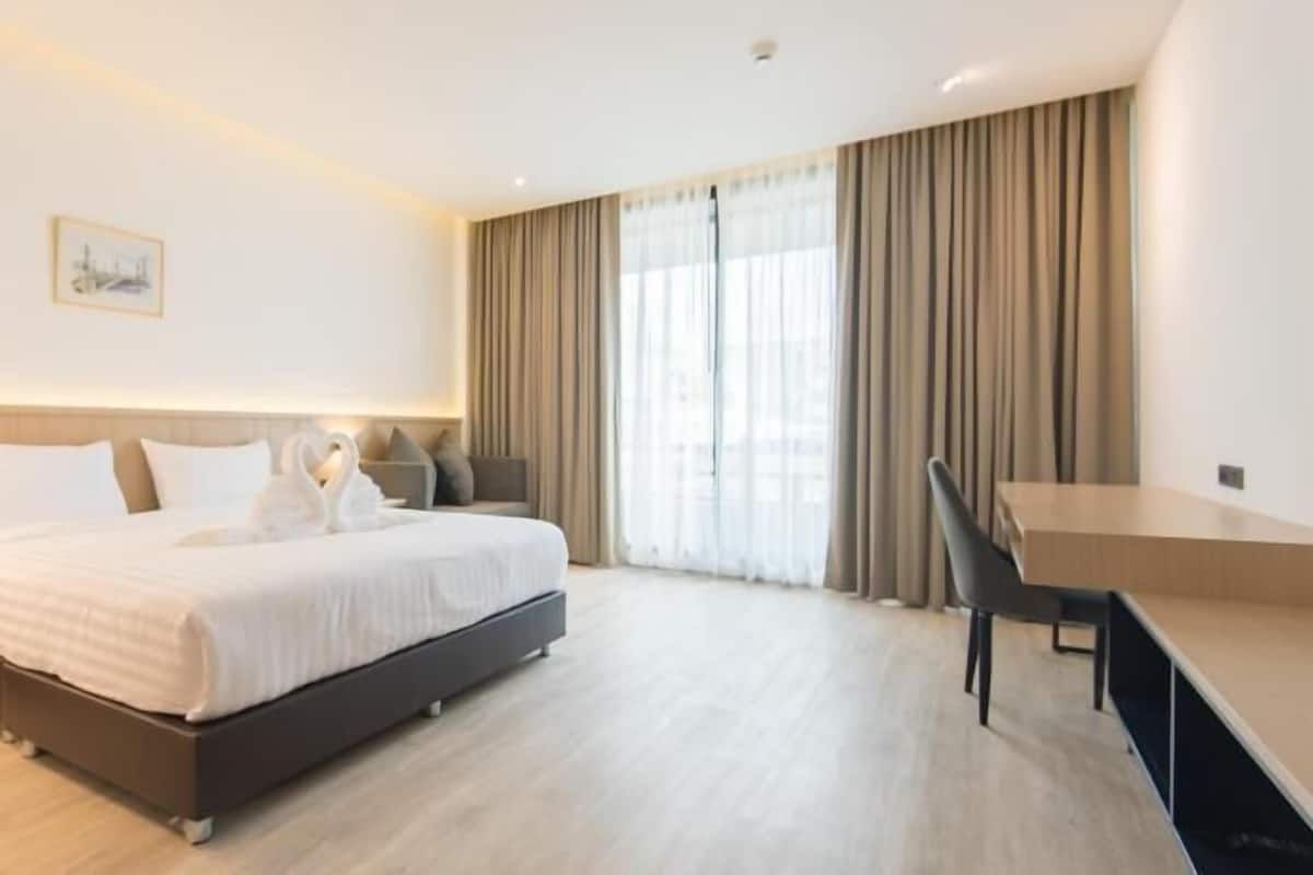 In-room safe, desk, blackout curtains, soundproofing