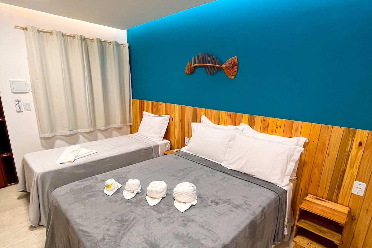 Standard Triple Room | Minibar, individually decorated, individually furnished, desk
