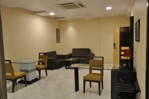 King Suite | Desk, soundproofing, free WiFi - Hotel celebration (Jamnagar)