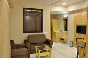 Executive Suite | Desk, soundproofing, free WiFi - Hotel celebration (Jamnagar)