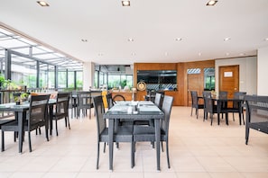 Breakfast, lunch, dinner served; local and international cuisine