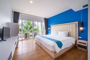 Studio, kjøkken | Minibar, safe på rommet, individuelt dekorert og skrivebord