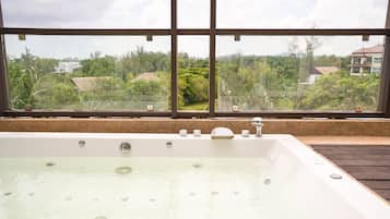 Penthouse 2 Bedroom Pool View Jacuzzi | Terrace/patio