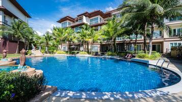 2 piscinas al aire libre