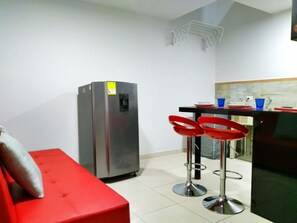 Apartamento básico, 1 habitación | Cocina privada | Frigorífico grande, licuadora, plancha y utensilios de cocina