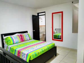 1 habitación, tabla de planchar con plancha, wifi gratis y ropa de cama 