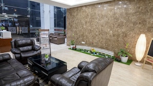 Lobby - Hotel Rainbow Tower Shamshabad Airport Zone (Hyderabad)