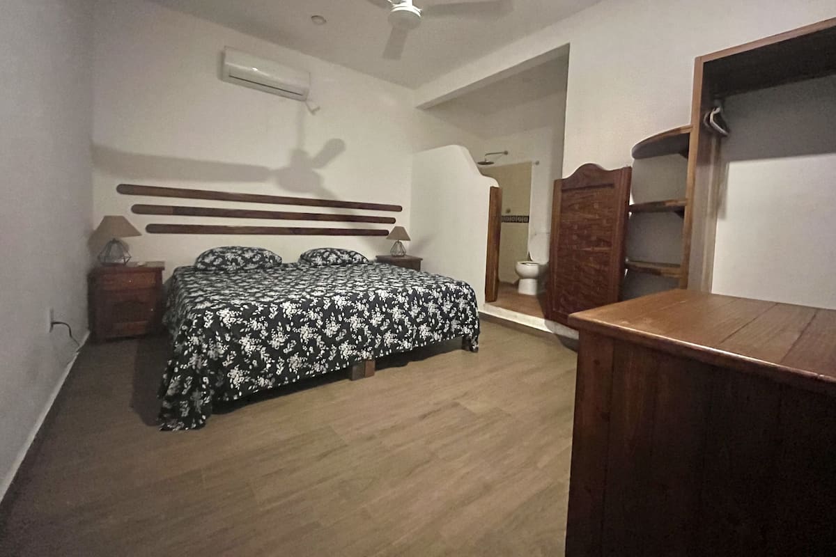 Deluxe Double Room, Private Bathroom | Premium bedding, minibar, in-room safe, blackout curtains