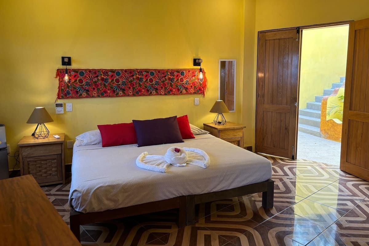 Deluxe Room, Ocean View | Premium bedding, minibar, in-room safe, blackout curtains