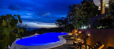 Außenpool, geöffnet von 07:00 Uhr bis 22:30 Uhr, Cabañas (kostenlos)