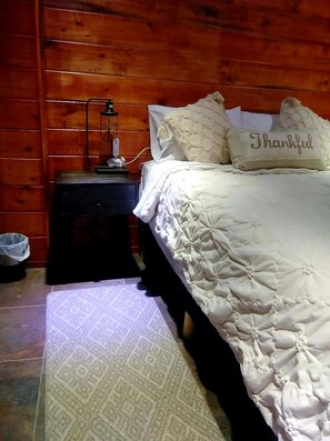 Romantic Cabin #2 | エジプト綿のシーツ、高級寝具、羽毛の掛け布団、テンピュール