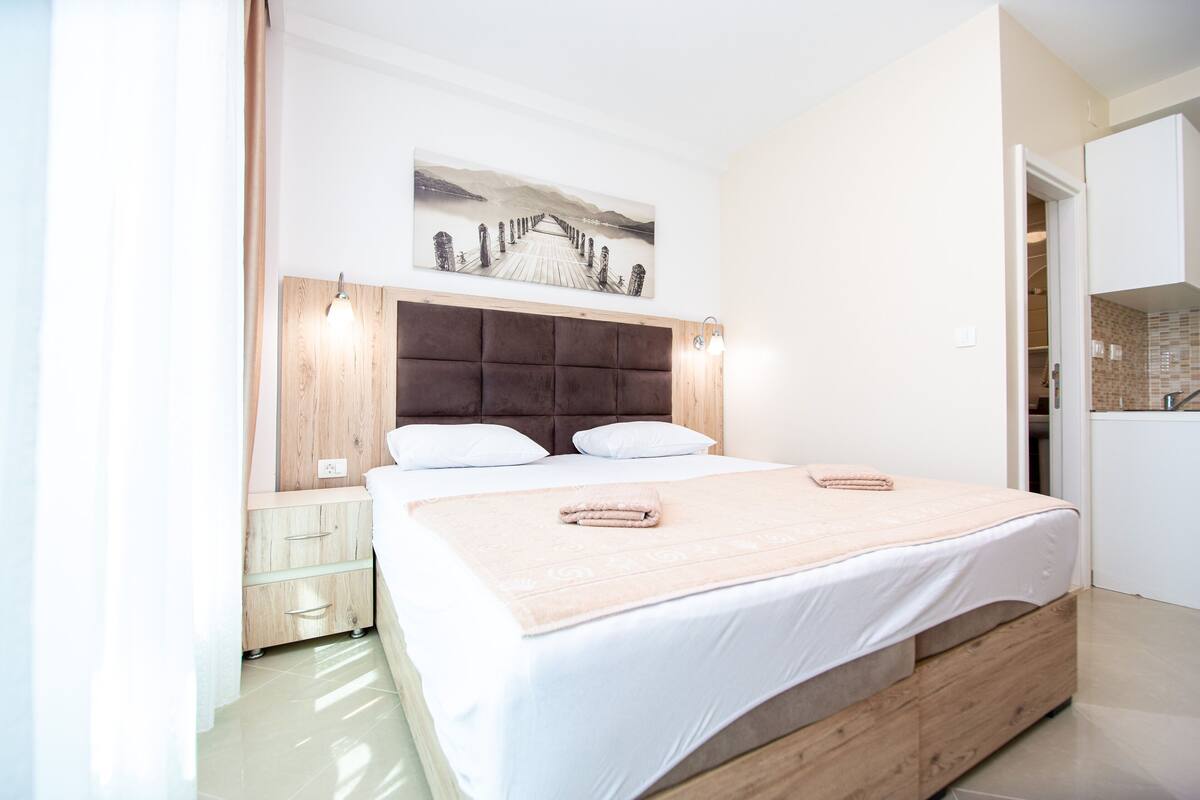 Estudio, balcón | 1 habitación y camas con efecto memoria