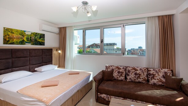 Studio | Living area | 40-inch flat-screen TV with digital channels, TV - Sofija Apartments (Budva)
