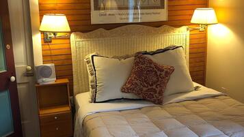 Down duvets, individually decorated, individually furnished, free WiFi