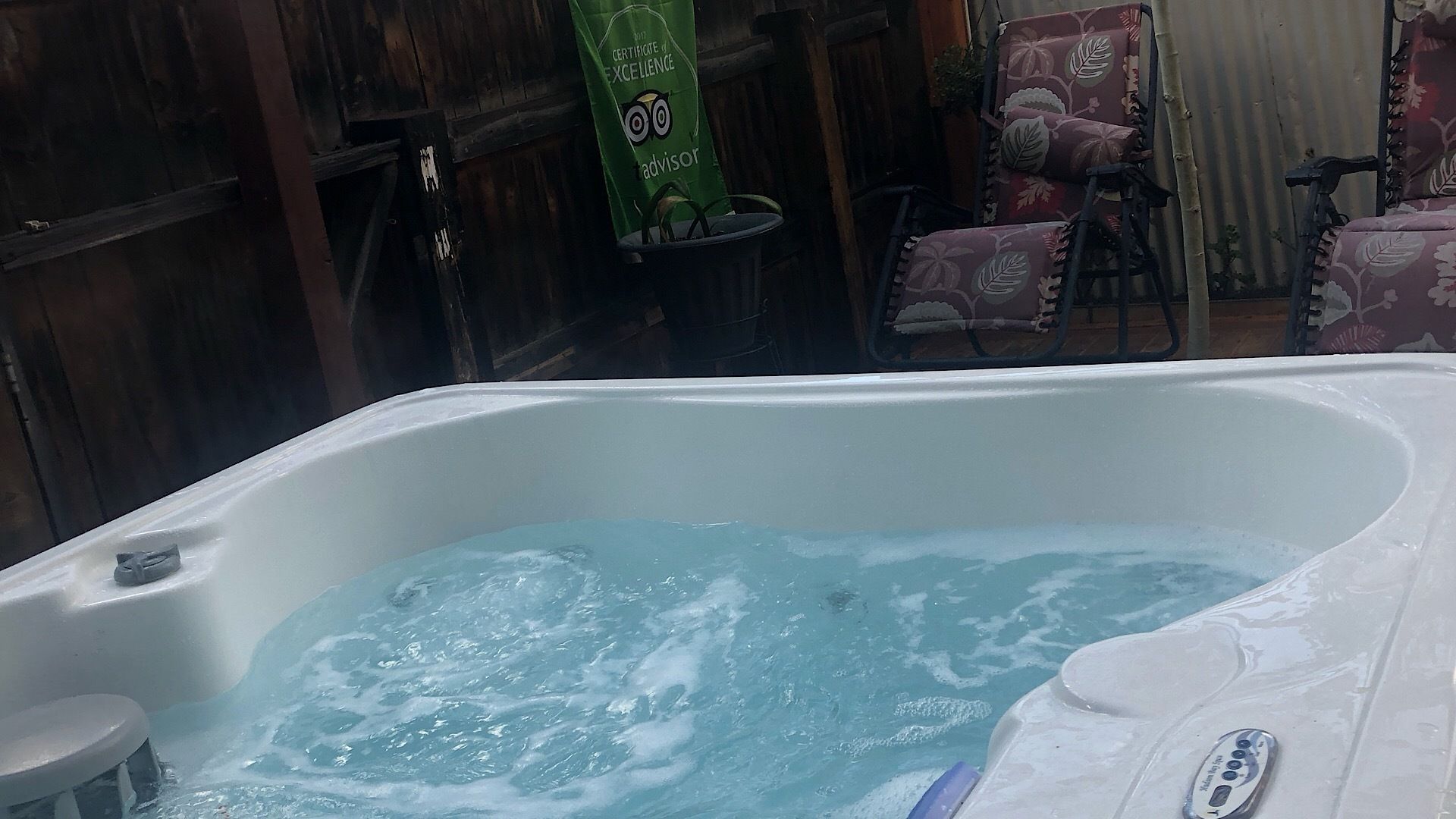 Outdoor treatment areas, sauna, hot tub, body treatments, hydrotherapy