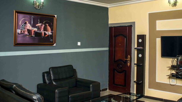 Desk, laptop workspace, blackout curtains, individually decorated - HGL HOTEL & TOURS (Akure)