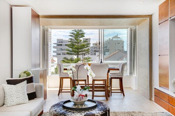 Dining - 307 Seacliffe Apartments (Cape Town)