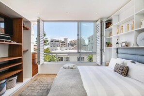 Luxury Apartment | Premium bedding, soundproofing, iron/ironing board, free WiFi - 307 Seacliffe Apartments (Cape Town)