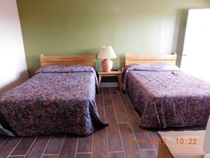 Habitació bàsica | Planxa i posts de planxar i wifi gratuïta 