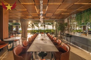 Vil·la de luxe, diversos dormitoris, vistes al mar | Zona de menjador de l'habitació