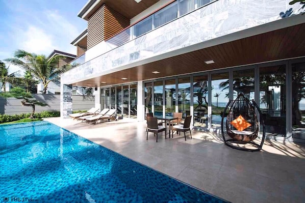 Luxury Villa, Multiple Bedrooms, Sea View