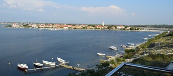Flott terrasse og panoramautsikt