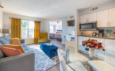 Magical Newly Renovated,1.5 miles to Disney with Tons of Eateries Near By 754