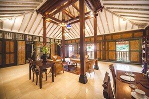 Studio One | 客廳 | 玩具