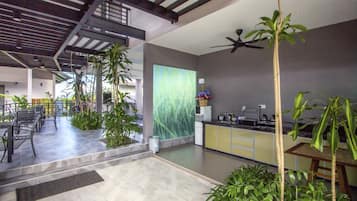 包每日當地菜式早餐