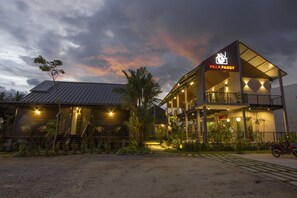 Front of property – evening/night - Villa Paddy (Langkawi)