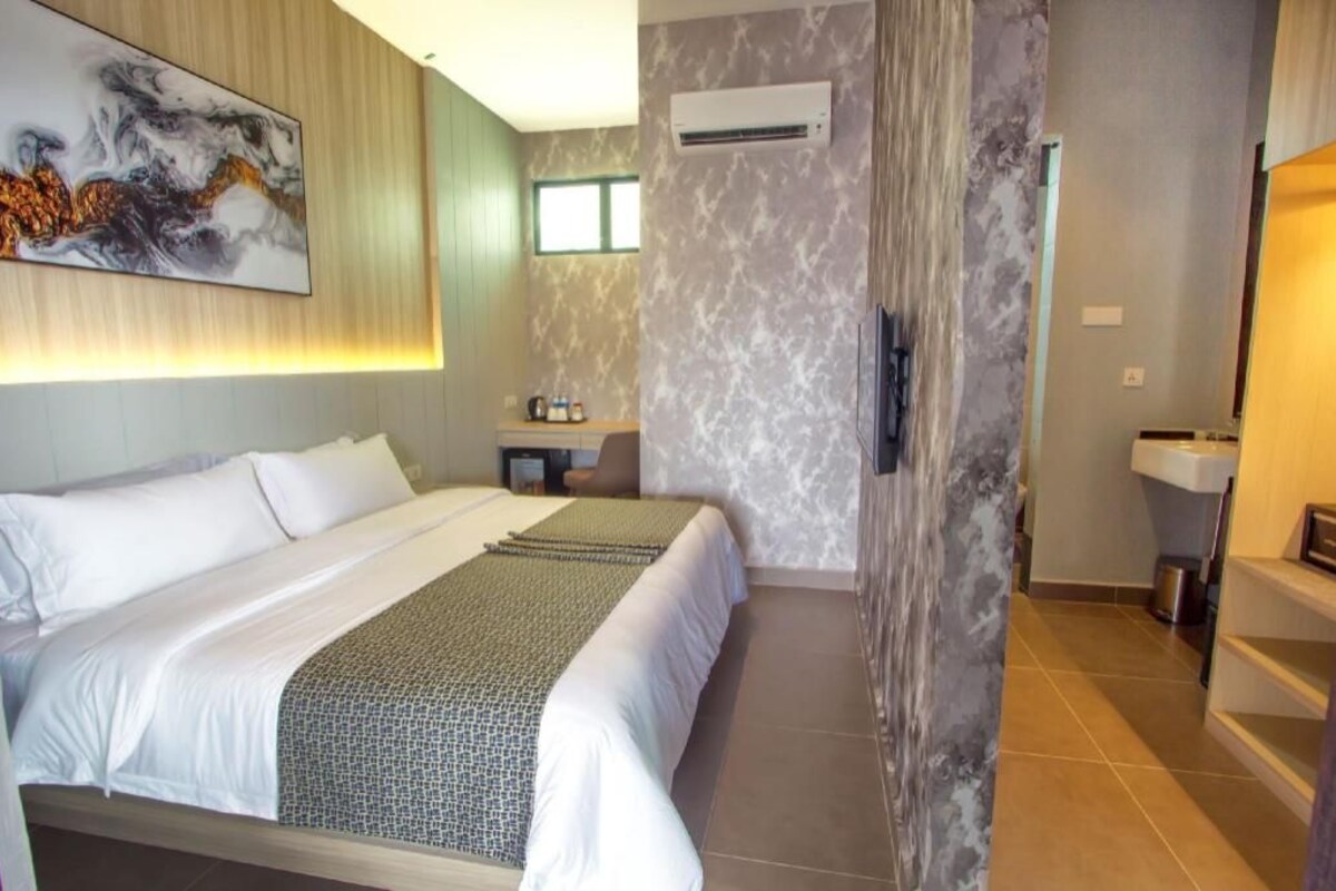 In-room safe, desk, blackout drapes, soundproofing