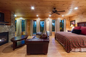 3 bedrooms, free WiFi - Antler Ridge - a stunning log cabin with spacious deck equipped with outdoor fireplace, hot tub, and scenic mountain views! (Bryson City)