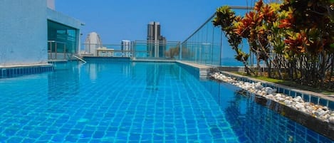 حمام سباحة