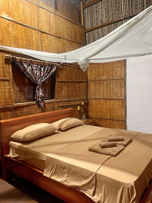 Minibar, in-room safe, desk, laptop workspace