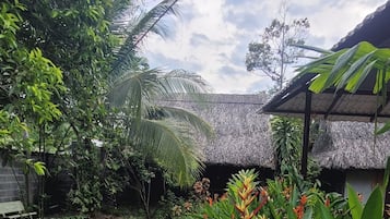 Tradisjonelt dobbeltrom, utsikt mot innsjø | Hageutsikt