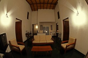 Coin salon dans le hall