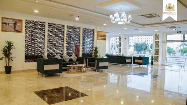 Coin salon dans le hall