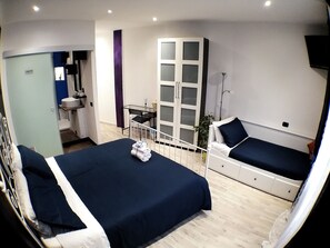 3 عدّة غرف نوم ومكواة/لوح كي وواي فاي وملاءات أسرّة