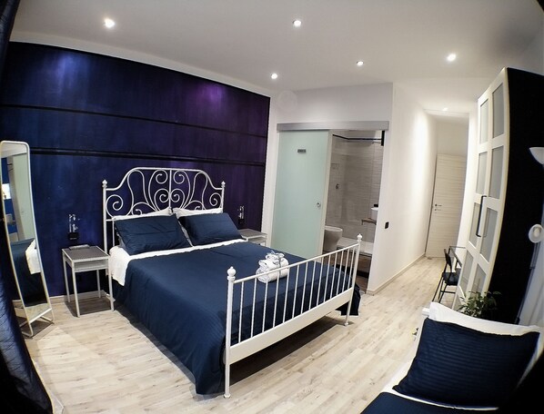 3 عدّة غرف نوم ومكواة/لوح كي وواي فاي وملاءات أسرّة