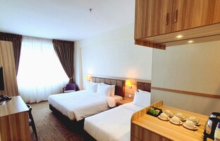 Deluxe Triple Room | Minibar, desk, free WiFi, bed sheets