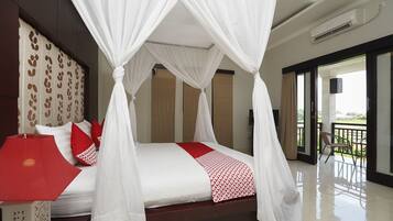 Desk, free WiFi, bed sheets