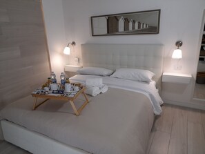 Comfort Double Room | Desk, bed sheets - AlbaChiara B&B (Gaeta)